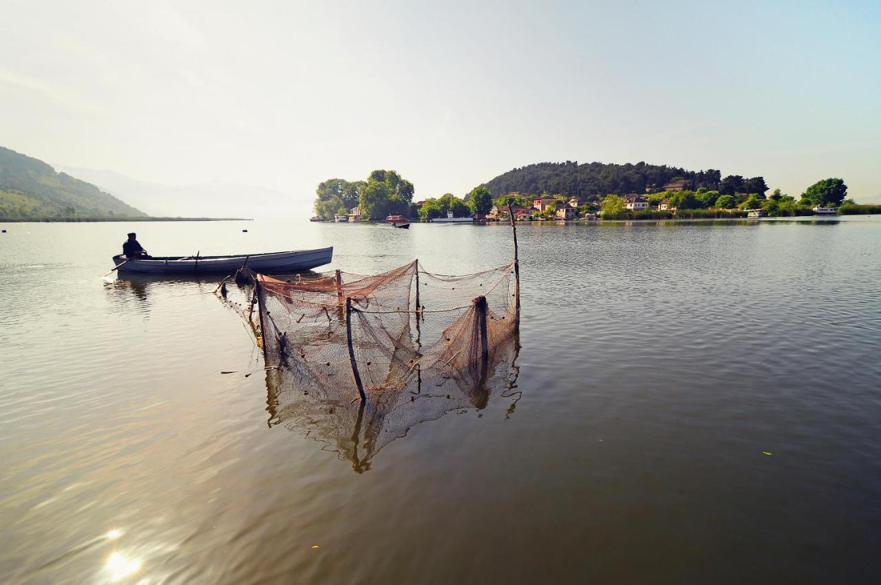 Little Island Resort Nisos Ioanninon Buitenkant foto